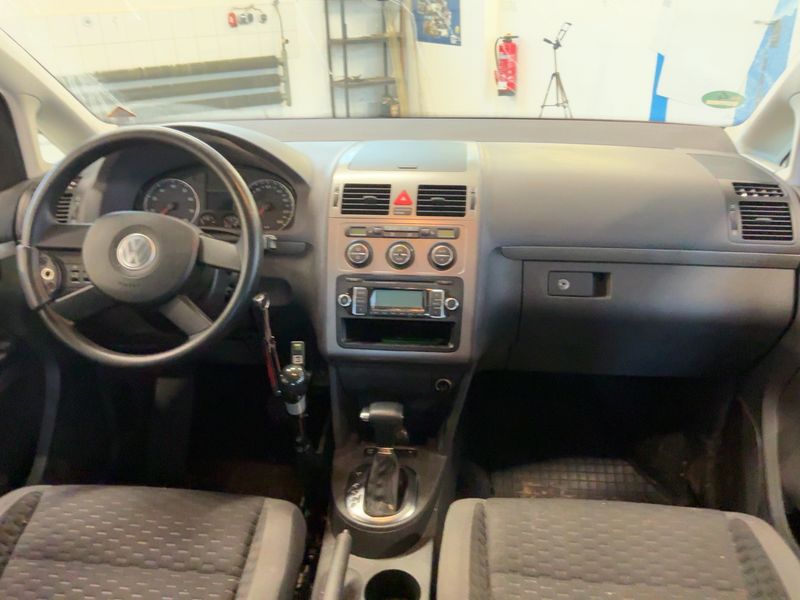 Volkswagen Touran 1.4 TSI Trendline 2010 – снимка 18
