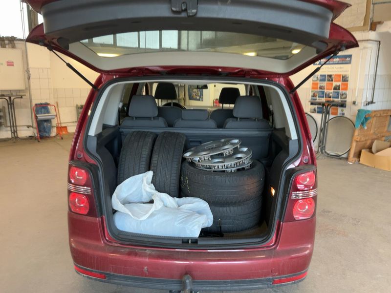 Volkswagen Touran 1.4 TSI Trendline 2010 – снимка 16