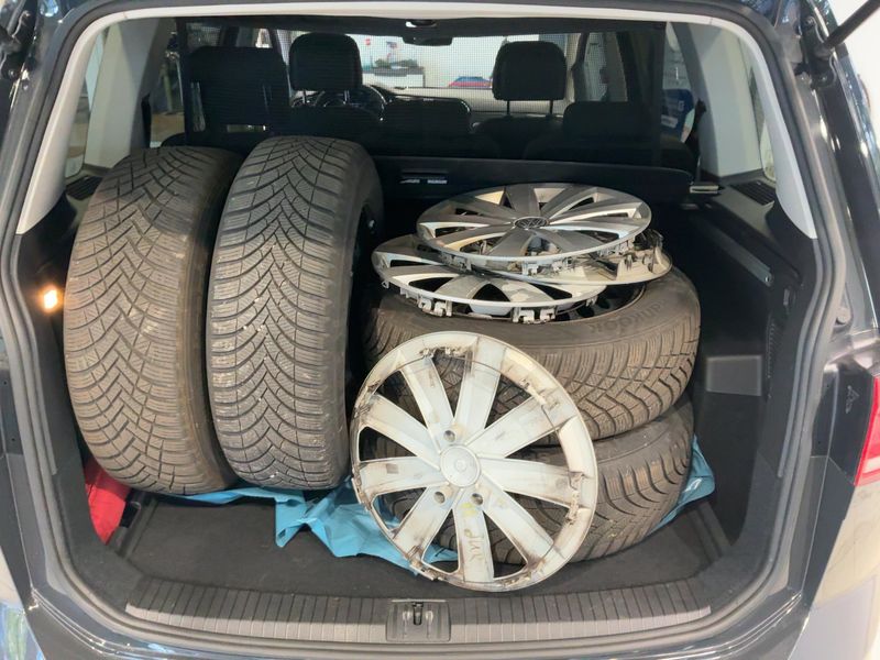 Volkswagen Touran 2.0 TDI IQ.DRIVE 2019 – снимка 16