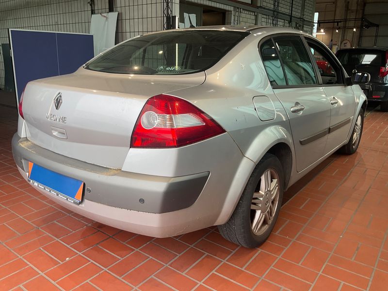 Renault Megane 1.6 Privilege 2005 – снимка 2