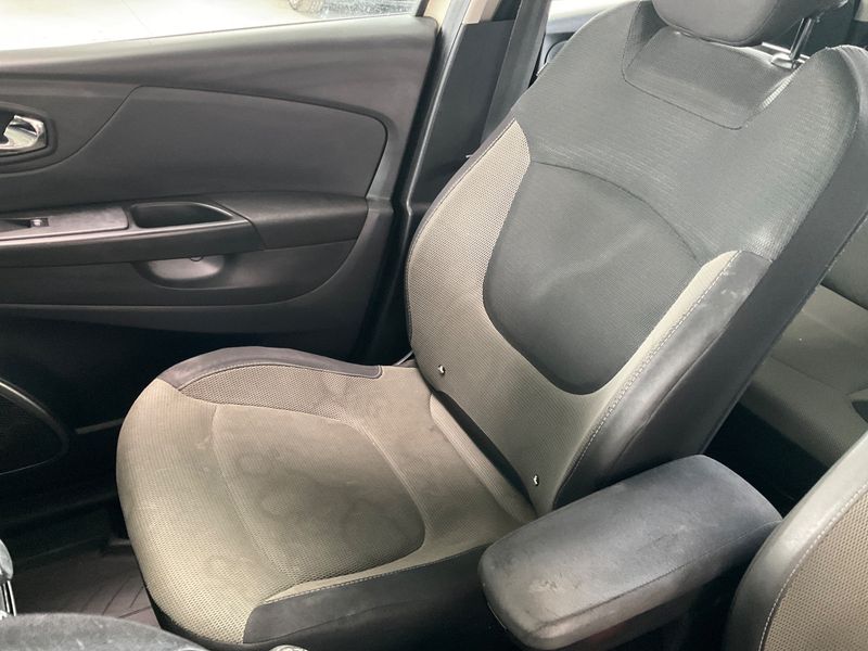 Renault Captur 1.5 dCi Energy Zen 2013 – снимка 32
