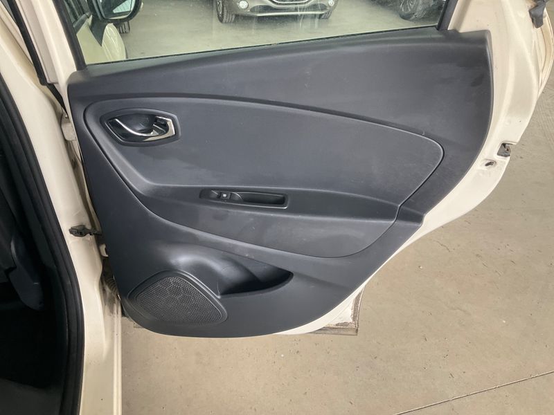 Renault Captur 1.5 dCi Energy Zen 2013 – снимка 37