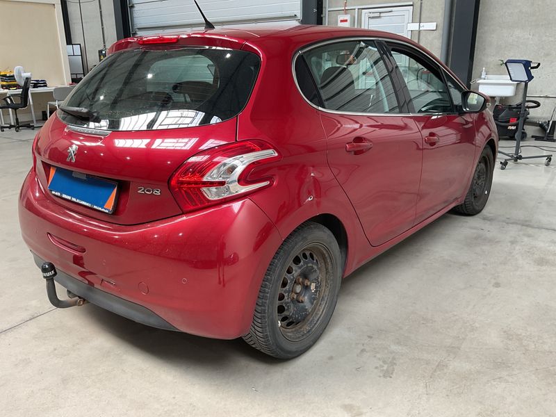 Peugeot 208 1.4 HDi Allure 2012 – снимка 2
