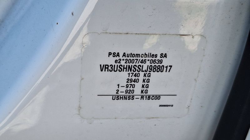 Peugeot 2008 1.2 PureTech GT Pack 2020 – снимка 18
