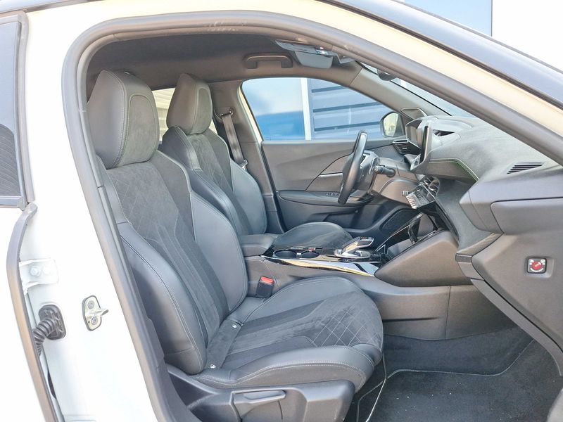 Peugeot 2008 1.2 PureTech GT Pack 2020 – снимка 10