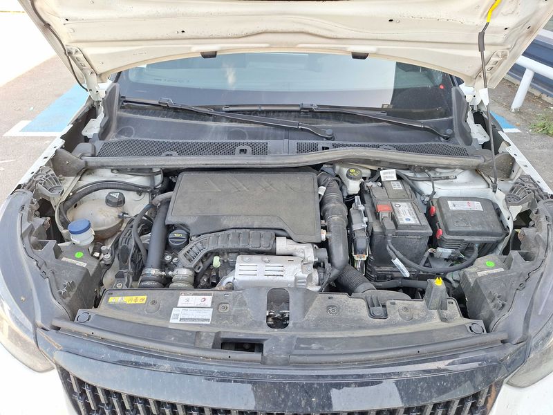 Peugeot 2008 1.2 PureTech GT Pack 2020 – снимка 8