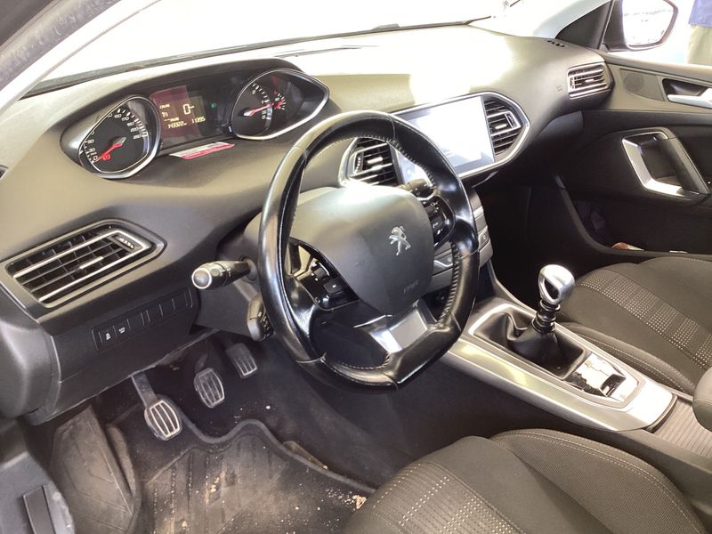 Peugeot 308 1.6 Blue-HDi Allure 2017 – снимка 26