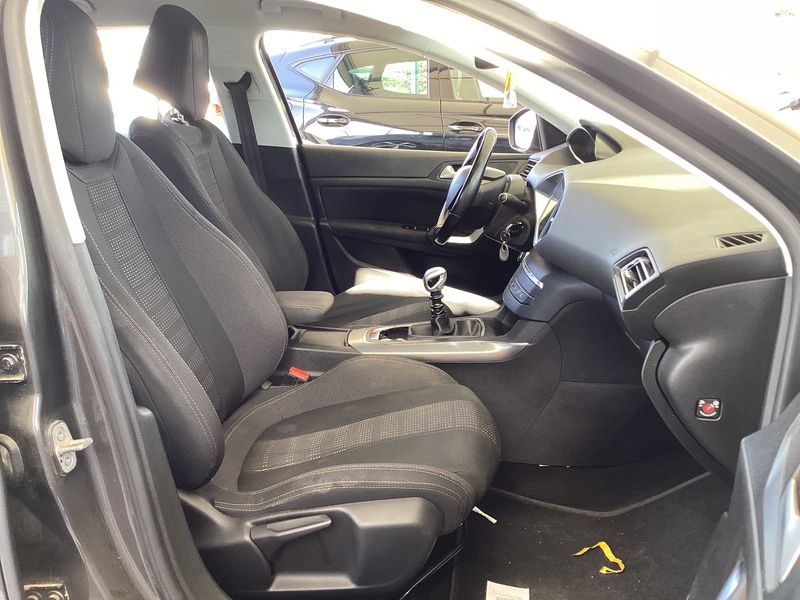 Peugeot 308 1.6 Blue-HDi Allure 2017 – снимка 16