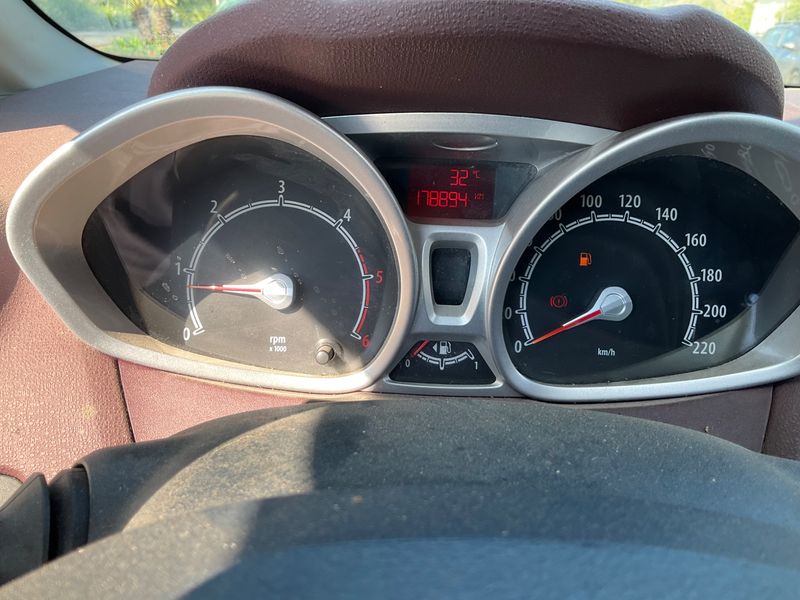 Ford Fiesta 1.6 TDCi Titanium 2010 – снимка 4