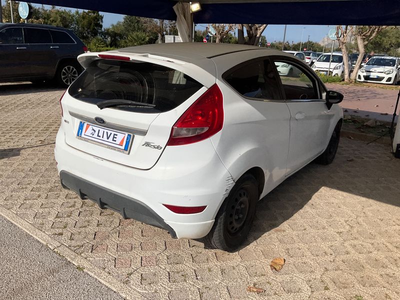 Ford Fiesta 1.6 TDCi Titanium 2010 – снимка 2