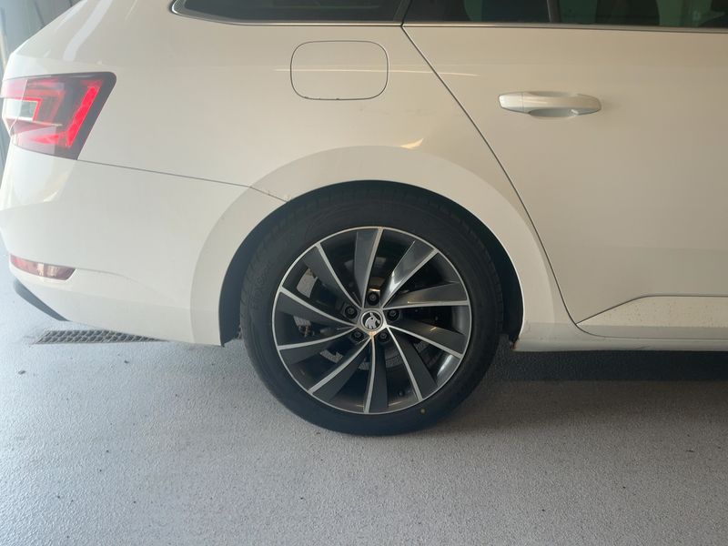 Skoda Superb 2.0 TDI Laurin & Klement 4x4 2016 – снимка 9