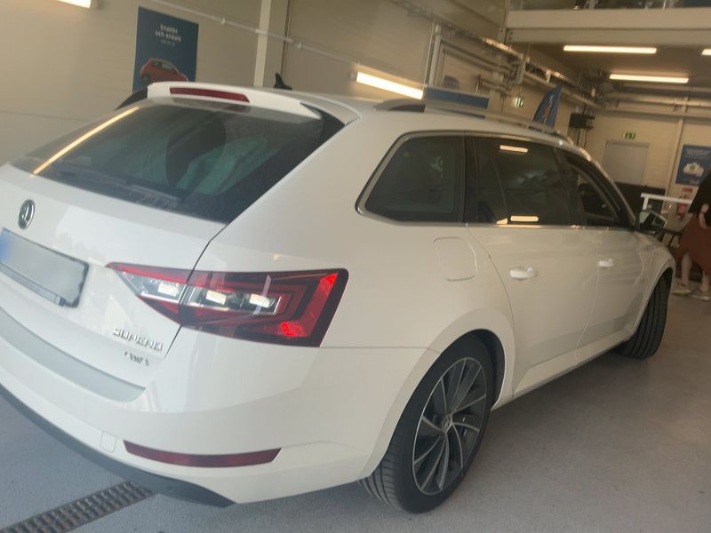 Skoda Superb 2.0 TDI Laurin & Klement 4x4 2016 – снимка 8