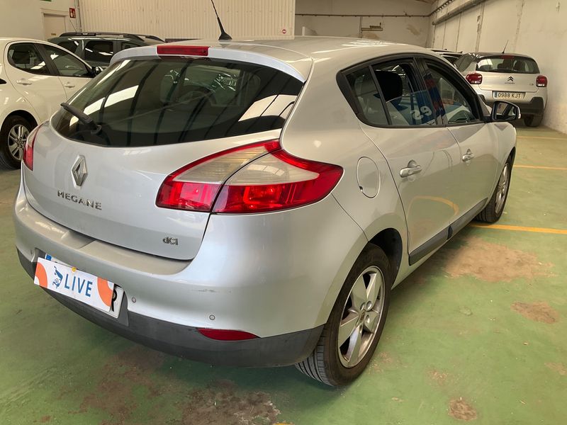 Renault Megane 1.5 dCi Dynamique 2010 – снимка 2