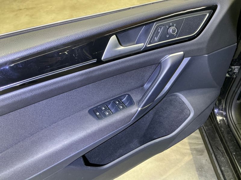 Volkswagen Golf VII Sportsvan 2.0 TDI Highline BlueMotion Tech 2014 – снимка 34