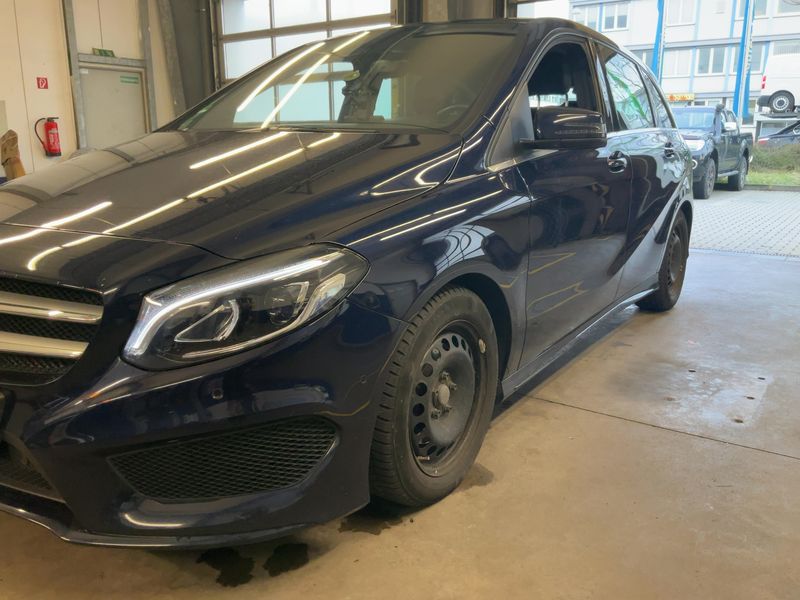 Mercedes-Benz B-Klasse B 180 AMG Line 2018 – снимка 2