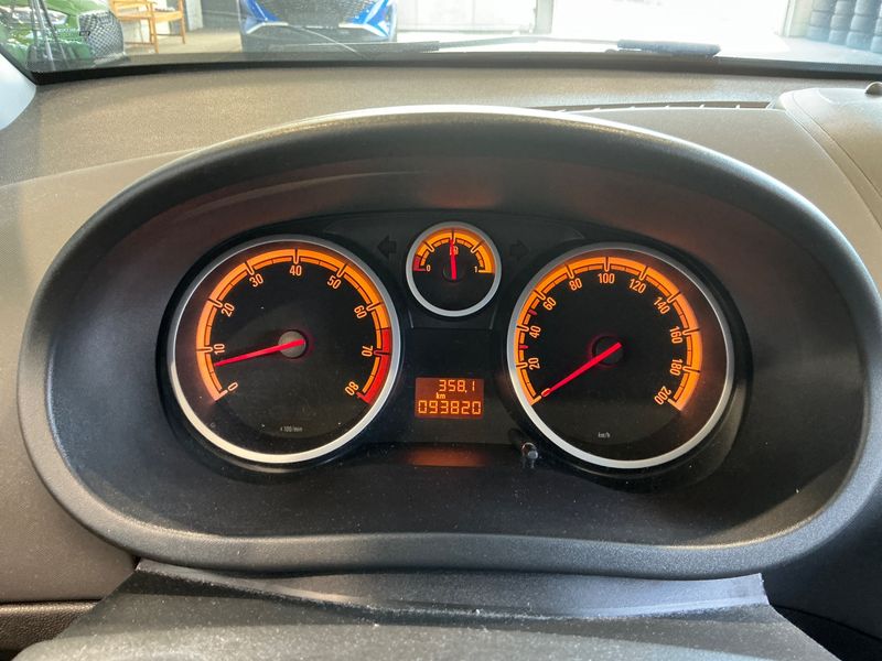 Opel Corsa 1.2 Satellite 2011 – снимка 4