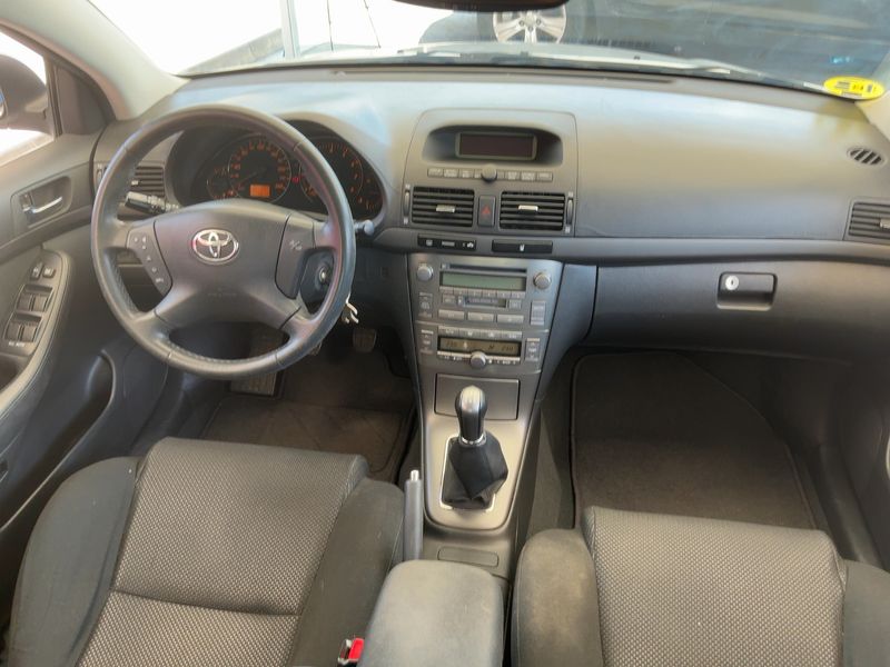 Toyota Avensis 2.0 Executive 2003 – снимка 17