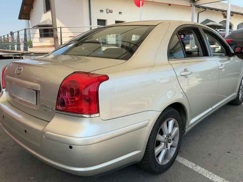 Toyota Avensis 2.0 Executive 2003 – снимка 8