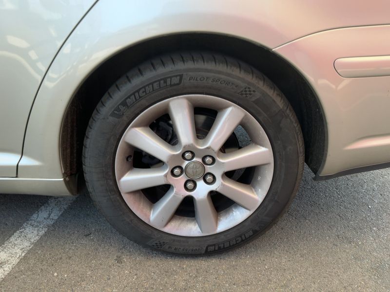 Toyota Avensis 2.0 Executive 2003 – снимка 5