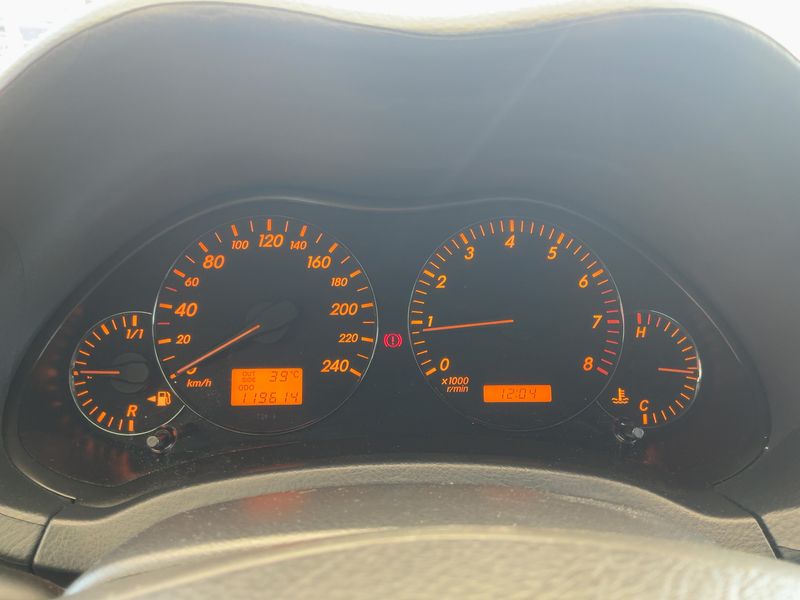 Toyota Avensis 2.0 Executive 2003 – снимка 18