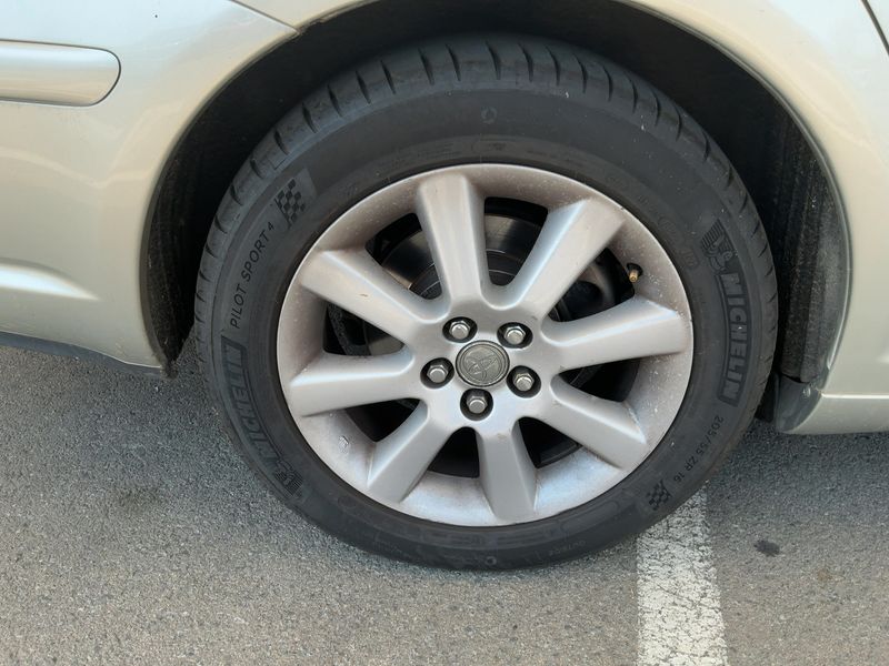 Toyota Avensis 2.0 Executive 2003 – снимка 9