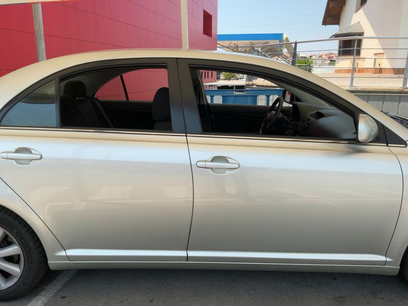Toyota Avensis 2.0 Executive 2003 – снимка 10