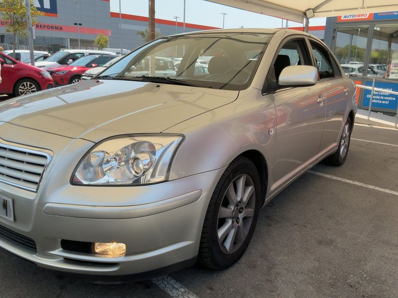 Toyota Avensis 2.0 Executive 2003 – снимка 2