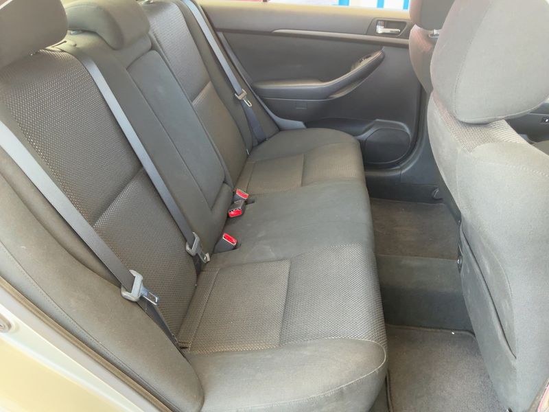 Toyota Avensis 2.0 Executive 2003 – снимка 19