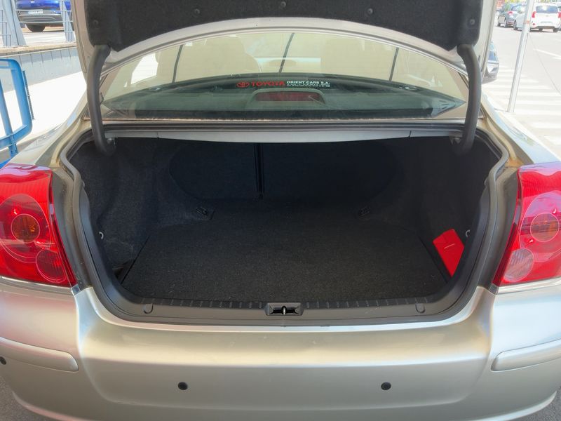 Toyota Avensis 2.0 Executive 2003 – снимка 15