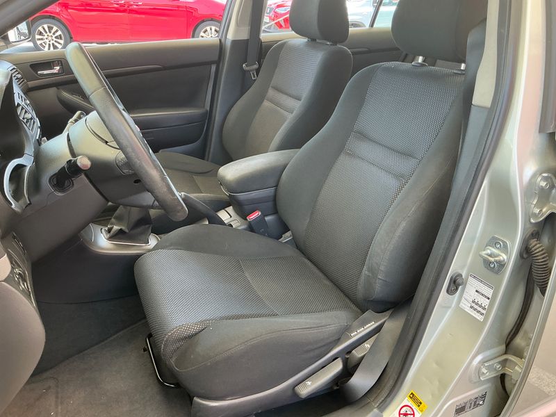 Toyota Avensis 2.0 Executive 2003 – снимка 23