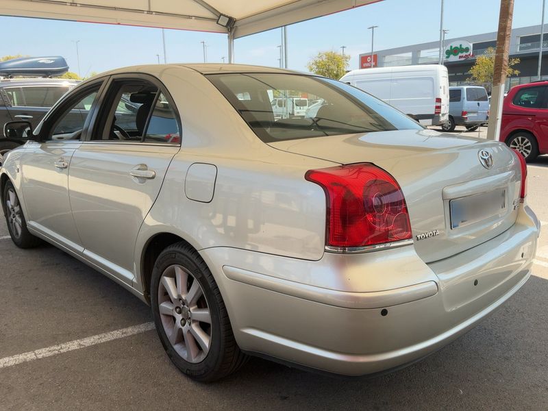 Toyota Avensis 2.0 Executive 2003 – снимка 6