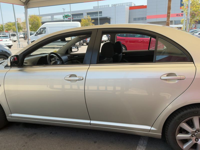 Toyota Avensis 2.0 Executive 2003 – снимка 4