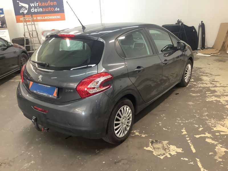 Peugeot 208 1.2 VTi Active 2015 – снимка 2