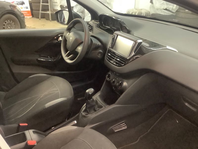 Peugeot 208 1.2 VTi Active 2015 – снимка 3