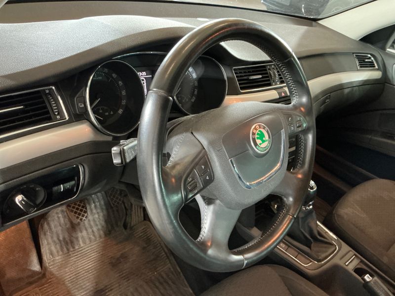 Skoda Superb 2.0 TDI Elegance 2013 – снимка 35