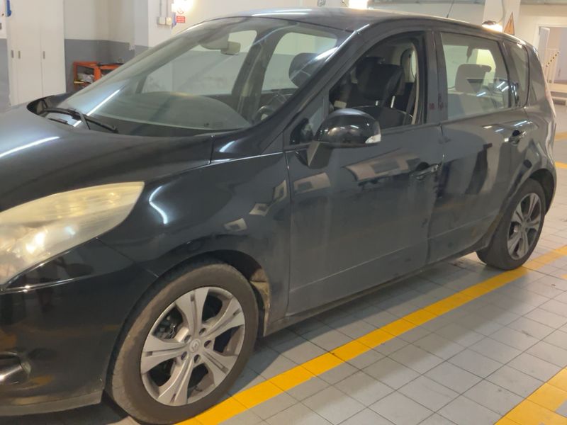 Renault Scenic 1.5 dCi Dynamique 2011 – снимка 2