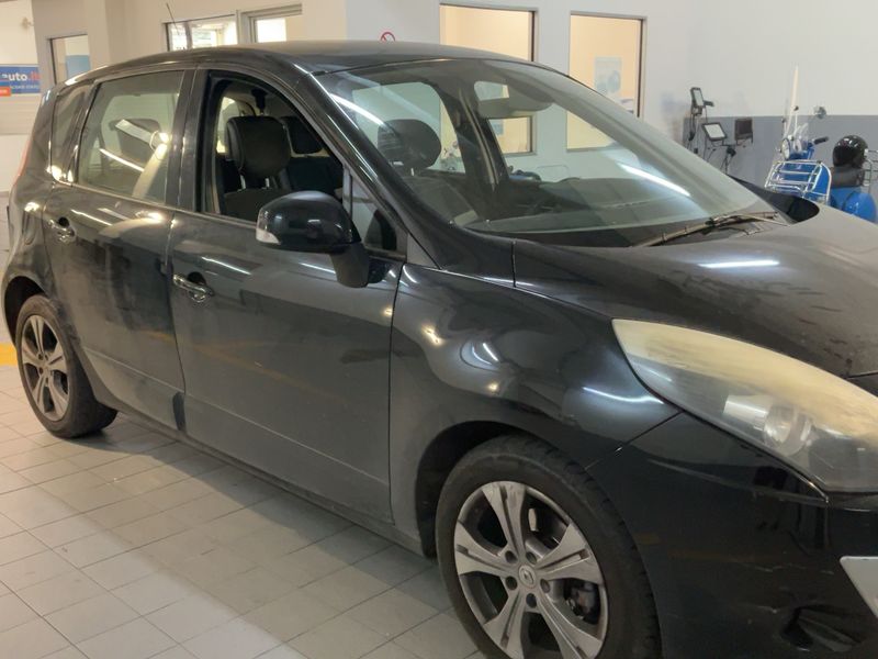 Renault Scenic 1.5 dCi Dynamique 2011 – снимка 12