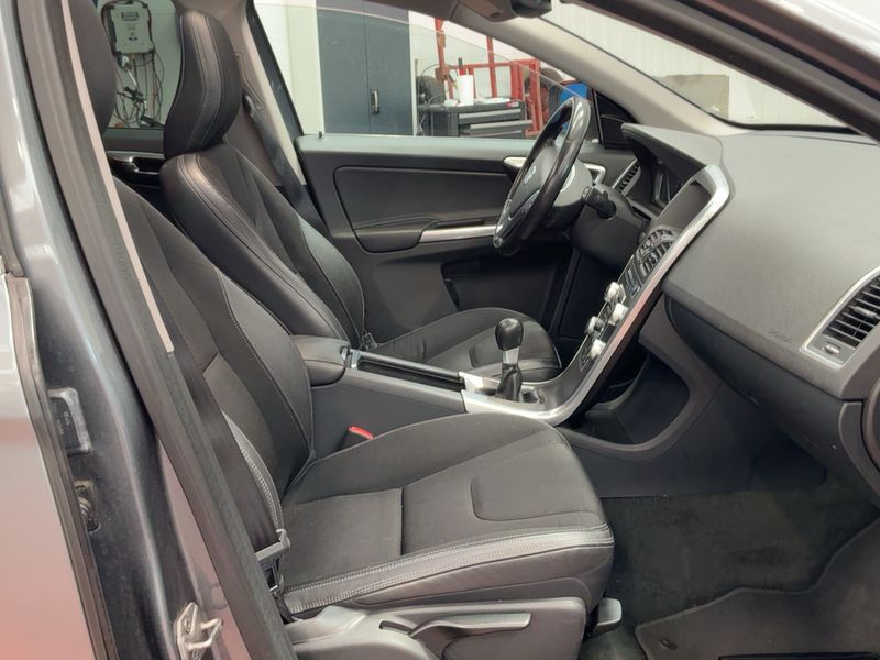 Volvo XC60 2.4 D4 Momentum AWD 2015 – снимка 16