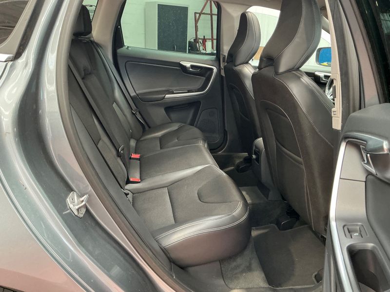Volvo XC60 2.4 D4 Momentum AWD 2015 – снимка 19