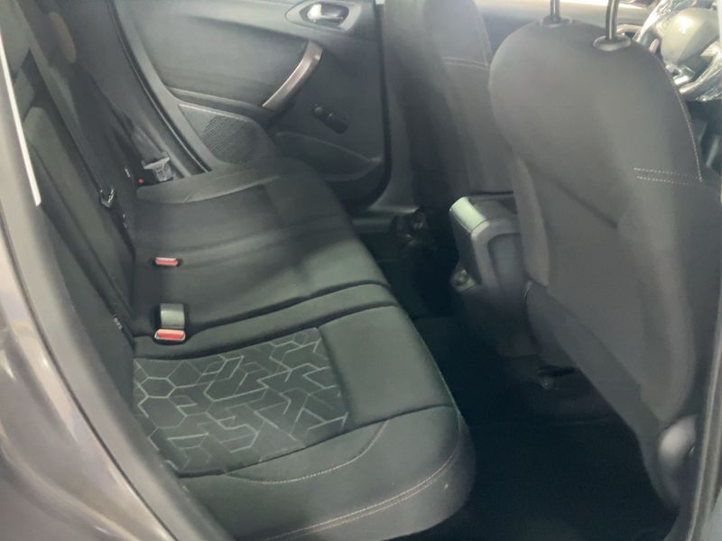 Peugeot 2008 1.6 e-HDi Style 2015 – снимка 19