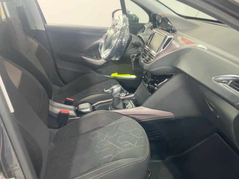 Peugeot 2008 1.6 e-HDi Style 2015 – снимка 16