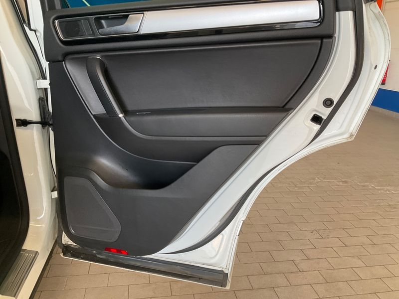 Volkswagen Touareg 3.0 V6 TDI Terrain Tech BlueMotion Tech 2015 – снимка 26