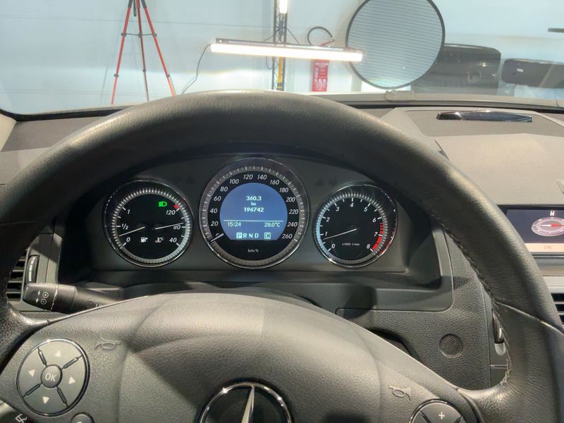 Mercedes-Benz C-Klasse C 250 CGI T BlueEfficiency Avantgarde 2010 – снимка 19