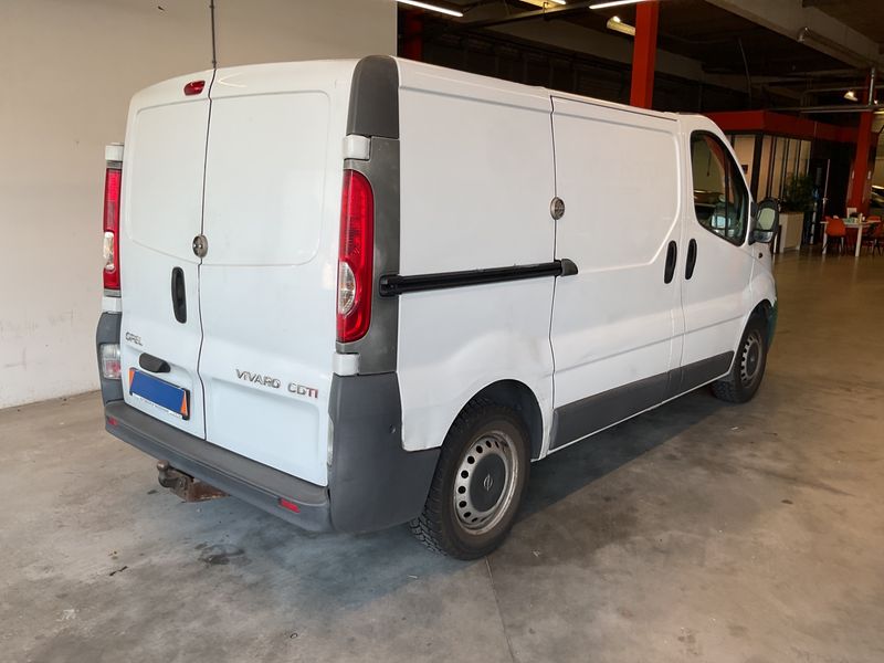 Opel Vivaro 2.0 CDTI Kasten L1H1 2,7t 2011 – снимка 2