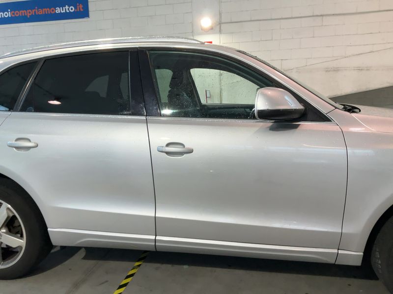 Audi Q5 2.0 TDI quattro 2009 – снимка на щета
