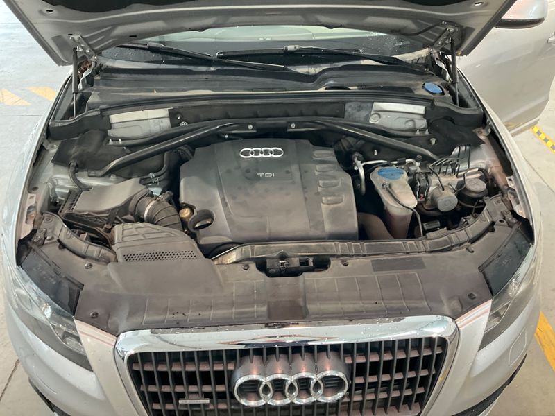 Audi Q5 2.0 TDI quattro 2009 – снимка на щета