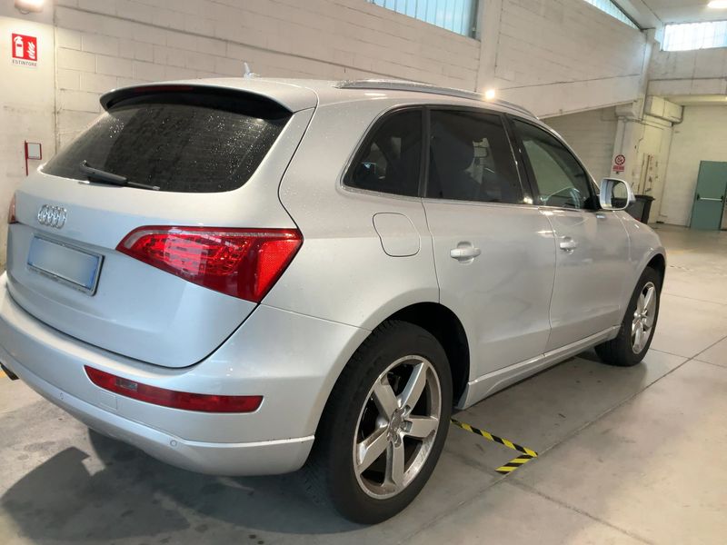 Audi Q5 2.0 TDI quattro 2009 – снимка на щета