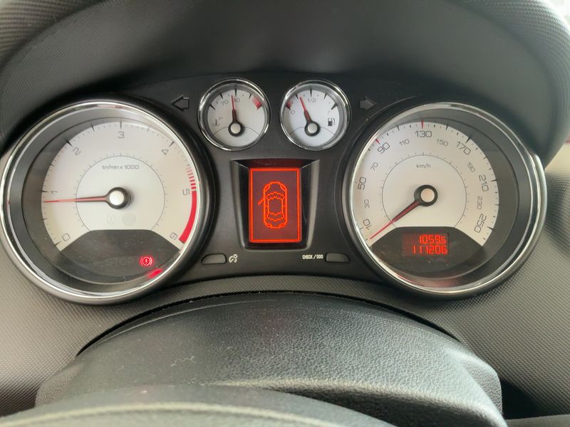 Peugeot 308 1.6 e-HDi Sport Pack 2015 – снимка 18