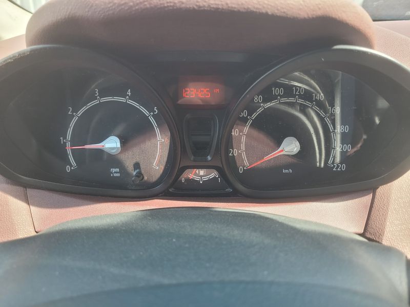 Ford Fiesta 1.25 Trend 2010 – снимка 4