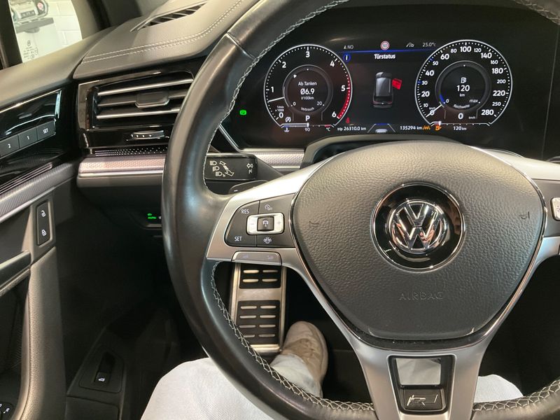 Volkswagen Touareg 3.0 V6 TDI R-Line 4Motion 2019 – снимка 27